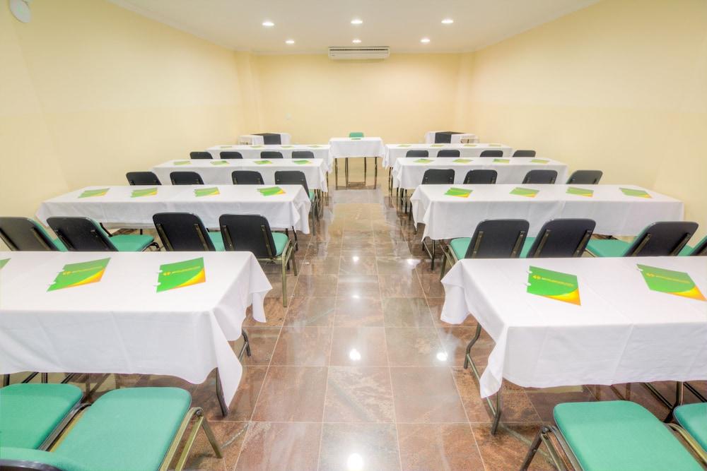Hotel Golden Park Uberaba By Nacional Inn Esterno foto