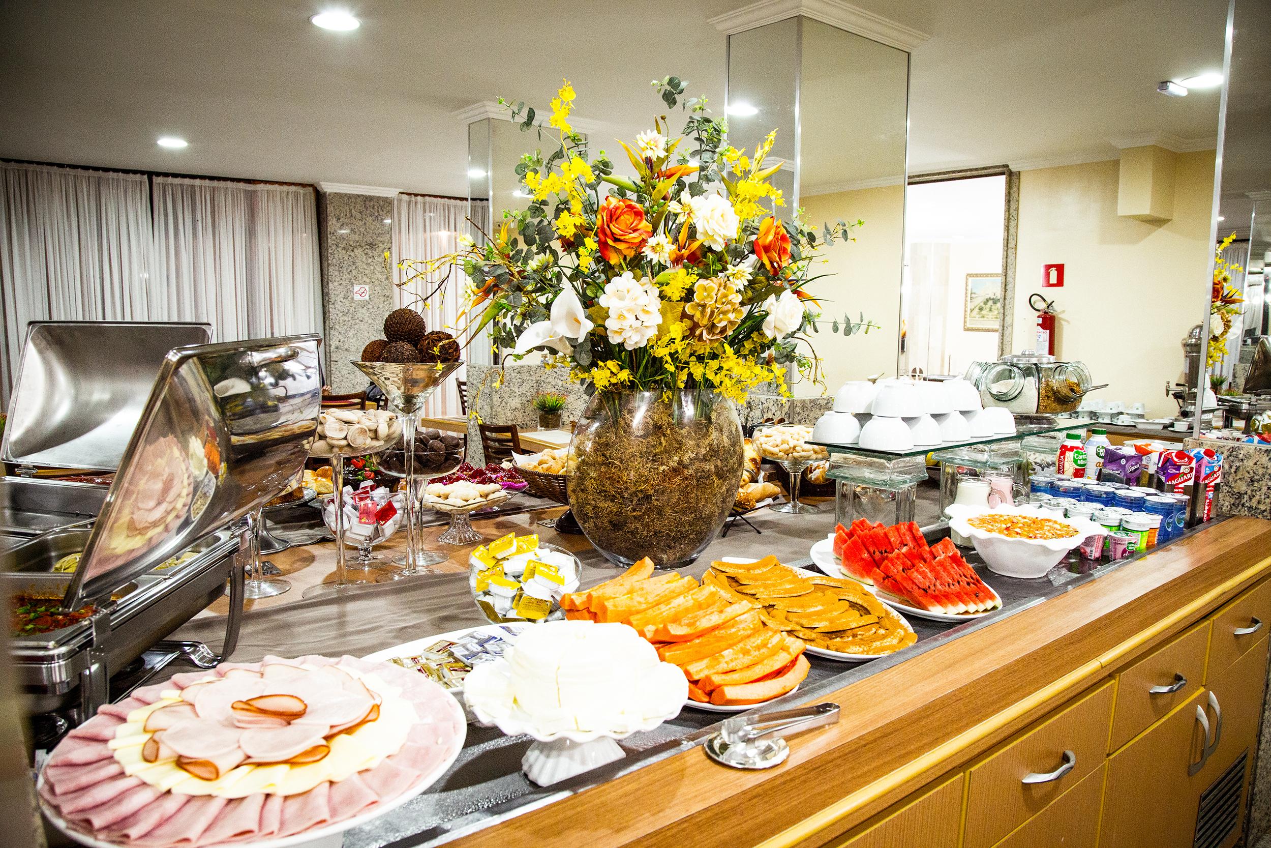 Hotel Golden Park Uberaba By Nacional Inn Esterno foto