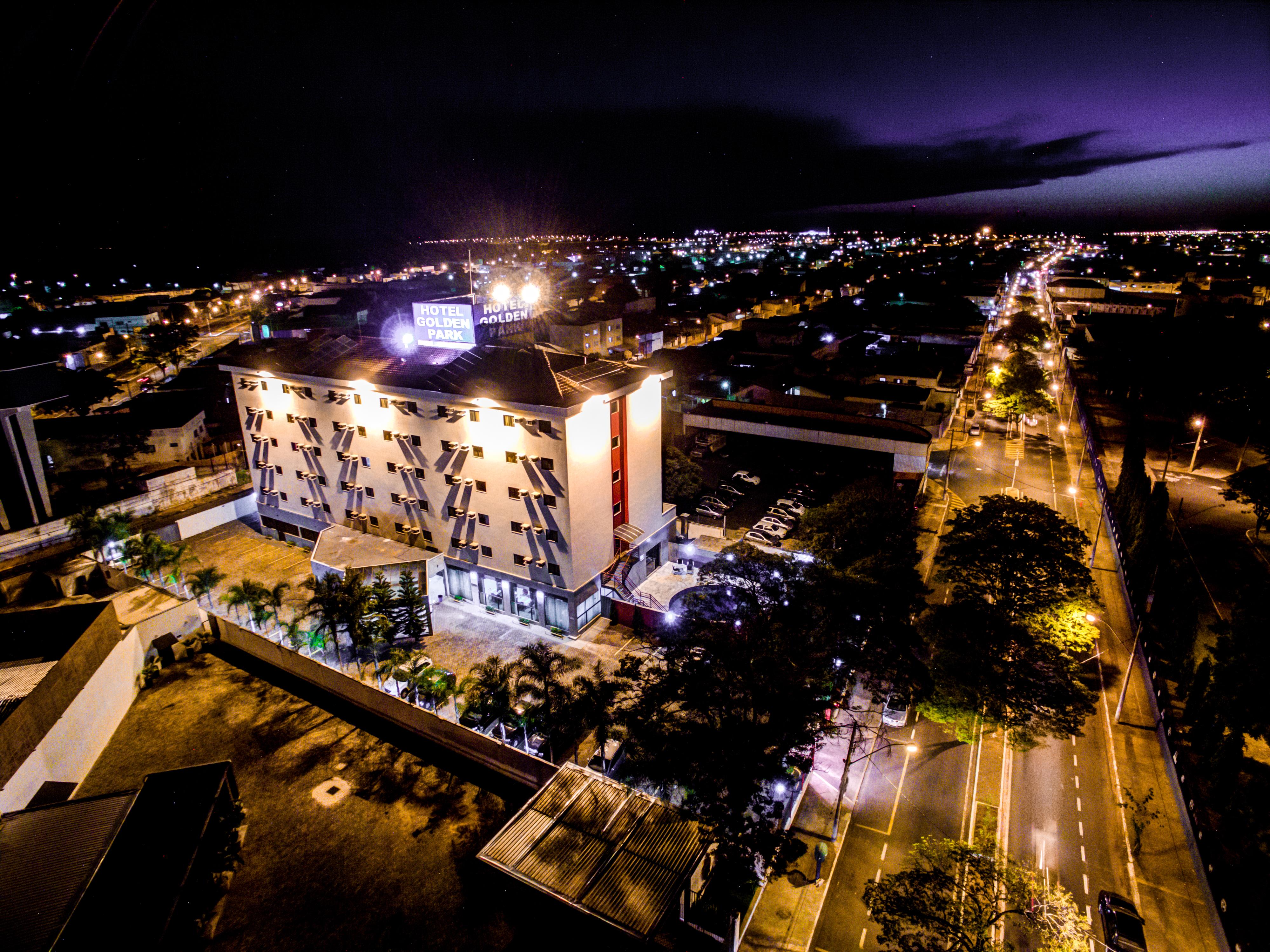 Hotel Golden Park Uberaba By Nacional Inn Esterno foto